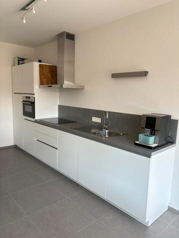Witte keuken  beschikbaar voor biedingen
