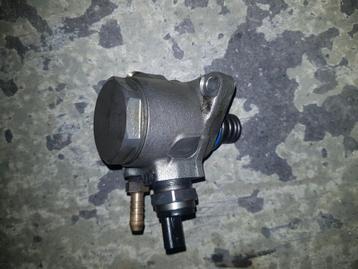 Hogedrukpomp Volkswagen Golf VII 1.2 TSI 16V 2013 04E127026H beschikbaar voor biedingen