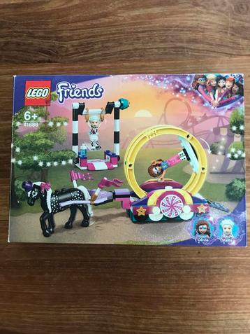 Lego Friends Magische Acrobatiek Kermis 41686 beschikbaar voor biedingen