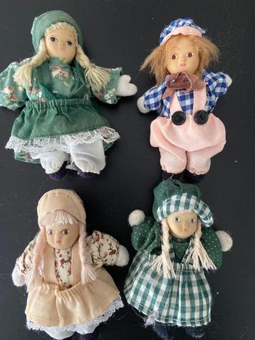 4 vintage popjes beschikbaar voor biedingen