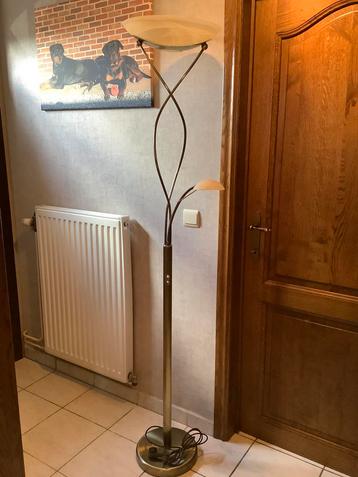 Staanlamp beschikbaar voor biedingen