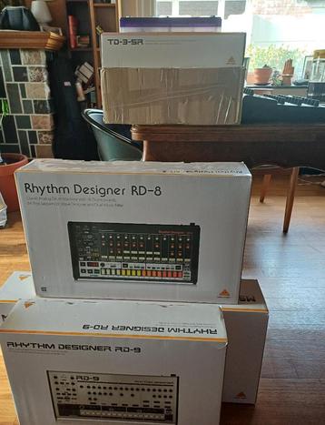 Collectie drum machines, synths, sequencer, mixing tables beschikbaar voor biedingen