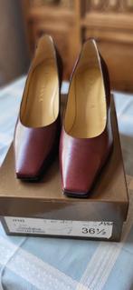Schoenen gesloten met hak BORDEAU M36,5 La Donna bijna NIEUW, Kleding | Dames, Schoenen, Overige kleuren, La Donna, Ophalen of Verzenden