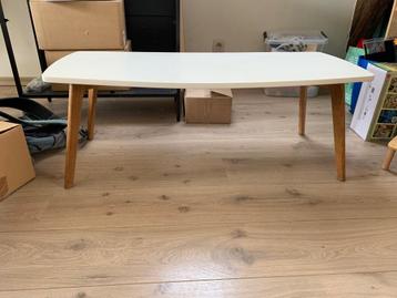 Salontafeltje wit en hout  beschikbaar voor biedingen