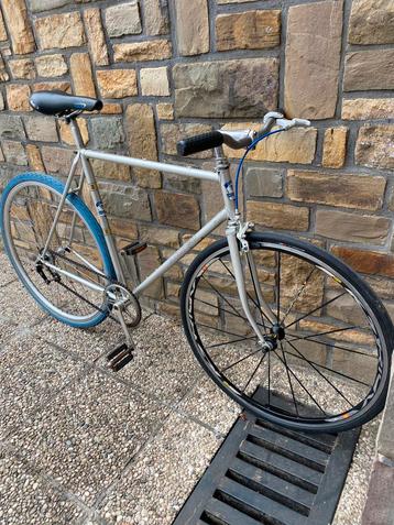 Leuke stalen fixie beschikbaar voor biedingen
