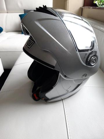 Casque modulable  agv XL disponible aux enchères