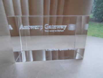 Presse papier kristal K-9 hologram 3D in nieuwstaat beschikbaar voor biedingen