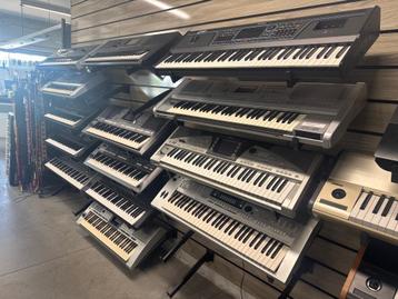 veel Keyboards Korg Yamaha Roland Technics Casio beschikbaar voor biedingen