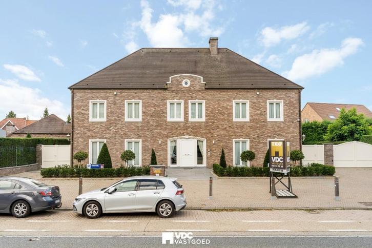 Unieke villa met binnenzwembad, Immo, Huizen en Appartementen te koop, Provincie Limburg, 1500 m² of meer, Woning met bedrijfsruimte