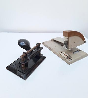 Vintage 'Soenecken' perforator en 'Zenith' nietjesmachine beschikbaar voor biedingen