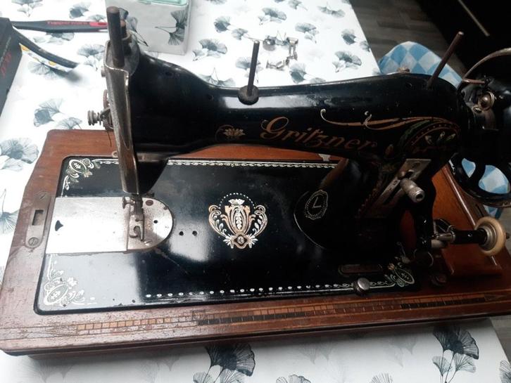 Antieke trapnaaimachine ERIZNER DURLACH ca. 1900 compleet, Antiek en Kunst, Antiek | Naaimachines, Ophalen