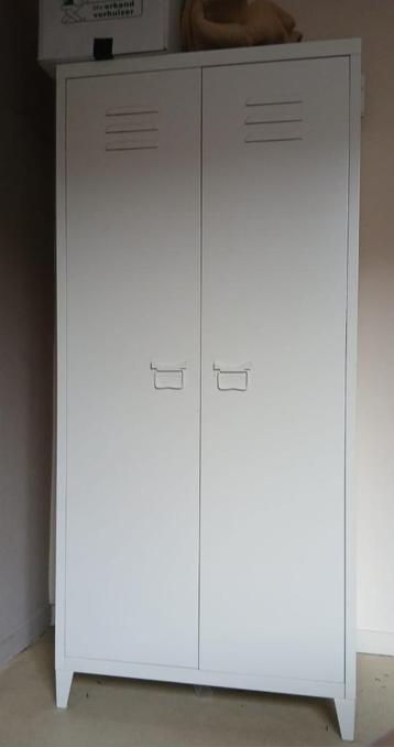 locker kleerkast beschikbaar voor biedingen