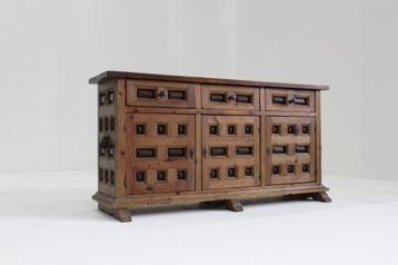 Vintage Spaans houten brutalist dressoir 1960s beschikbaar voor biedingen