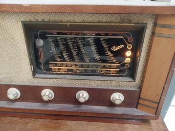 Retro radio met lampen  beschikbaar voor biedingen