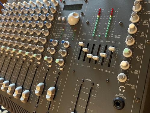 Console de mixage Montarbo AD69 amplifiée – Très bon état, Muziek en Instrumenten, Mengpanelen, Zo goed als nieuw, 5 tot 10 kanalen