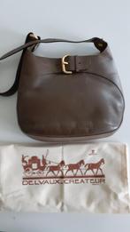 DELVAUX  bruine schoudertas, Ophalen of Verzenden, Zo goed als nieuw, Bruin, Handtas