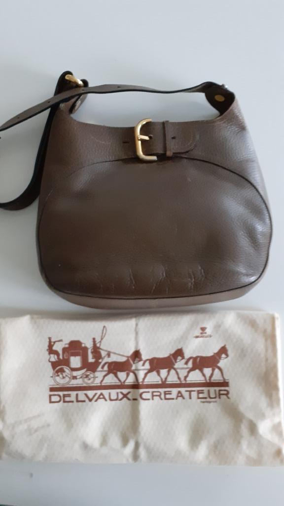 DELVAUX  bruine schoudertas, Handtassen en Accessoires, Tassen | Damestassen, Zo goed als nieuw, Handtas, Bruin, Ophalen of Verzenden