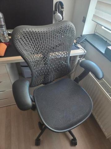 Herman Miller Mirra stoel  beschikbaar voor biedingen