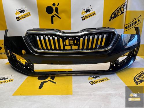 SKODA SCALA 657 VOORBUMPER 657807221 4XPDC, Auto-onderdelen, Carrosserie, Bumper, Skoda, Voor, Gebruikt