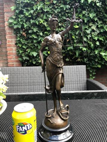 bronzen sculptuur vrouwe justitia  beschikbaar voor biedingen