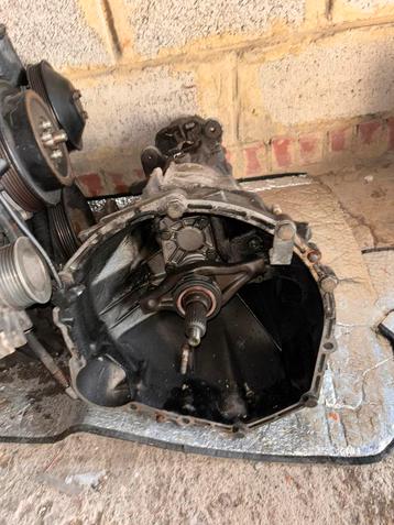 Boîte manuelle avec embrayage complet Mercedes w201 e190 beschikbaar voor biedingen