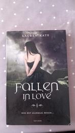 Fallen in Love - Lauren Kate, Boeken, Gelezen, Ophalen of Verzenden