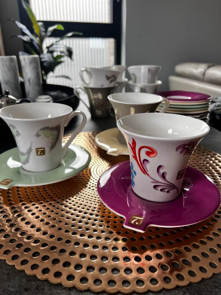 Porseleinen kopjes met schotels, Antiek en Kunst, Antiek | Servies compleet, Ophalen of Verzenden