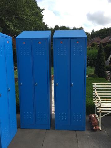 Degelijke 2 - deurs lockers , lockerkasten . Als nieuw ! beschikbaar voor biedingen