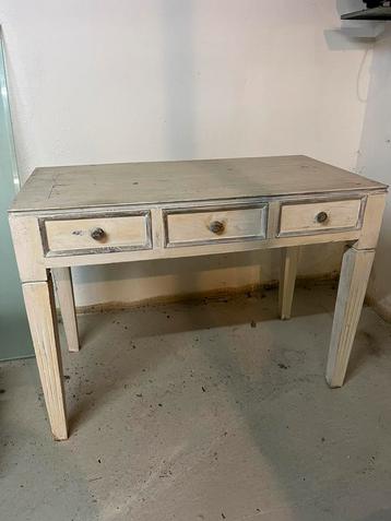 Decoratie tafel beschikbaar voor biedingen