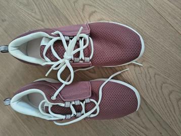 Basket en tissus mauve beschikbaar voor biedingen