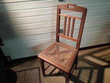 3 stoelen te herstellen beschikbaar voor biedingen
