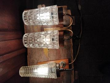 2 vintage wandlampen hout met metaal beschikbaar voor biedingen