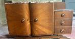 Vintage art deco kast met marmeren blad, Huis en Inrichting, Slaapkamer | Nachtkastjes, Ophalen, Zo goed als nieuw, Hout