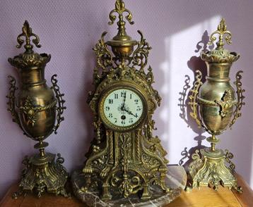 Pendule in Napoleon III-stijl. beschikbaar voor biedingen