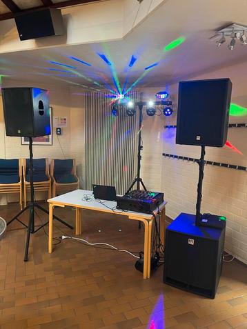 PA-set te koop: 2x PRO 15D + 1x PRO 18 SUB A met hoezen, Musique & Instruments, Enlèvement, Comme neuf