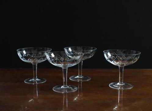 4 coupes à champagne, Antiquités & Art, Antiquités | Verre & Cristal, Enlèvement ou Envoi