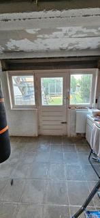 Kozijn + houten deur met enkel glas + buitenluik, Doe-het-zelf en Bouw, Raamkozijnen en Schuifdeuren, Ophalen, Gebruikt, Hout
