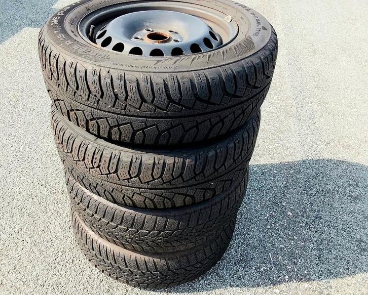 Jantes originales Golf 6 avec pneus hiver 195/65-15, Autos : Pièces & Accessoires, Pneus & Jantes, Pneus et Jantes, Pneus hiver