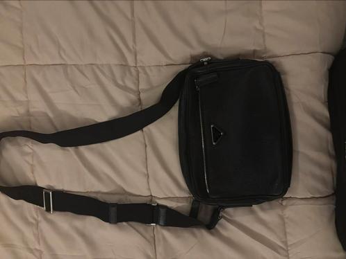 Prada Messenger Bag, Handtassen en Accessoires, Tassen | Schoudertassen, Zo goed als nieuw, Zwart, Ophalen of Verzenden