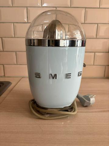 Smeg elektriche fruitperser( babyblauw) beschikbaar voor biedingen