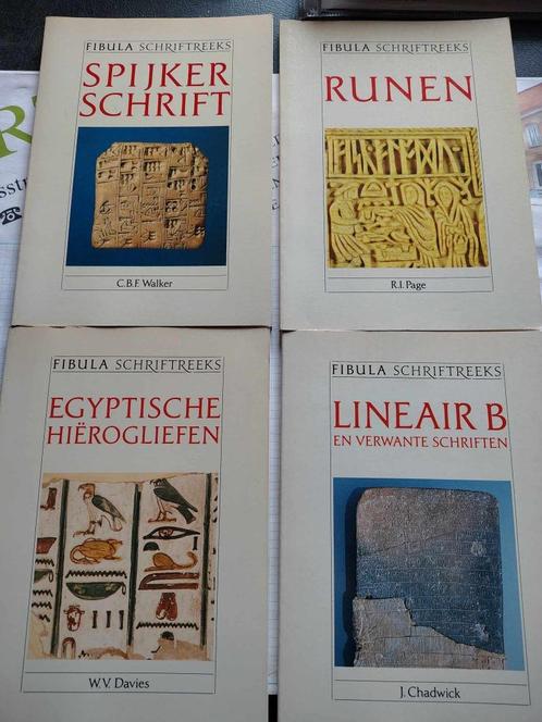 Fibula schriftreeks/ hiërogliefen/spijkerschrift/runen/linea, Boeken, Geschiedenis | Wereld, Ophalen of Verzenden