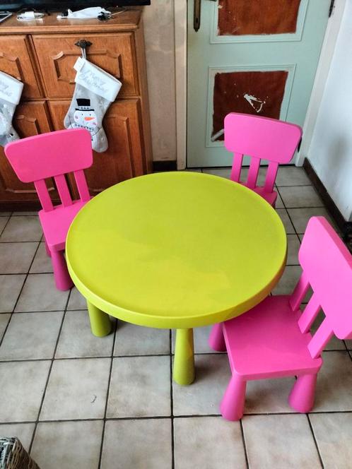 IKEA rond tafeltje met drie stoeltjes, Kinderen en Baby's, Kinderkamer | Tafels en Stoelen, Zo goed als nieuw, Tafel(s) en Stoel(en)