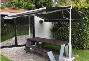 lounge parasol/ tuinscherm beschikbaar voor biedingen