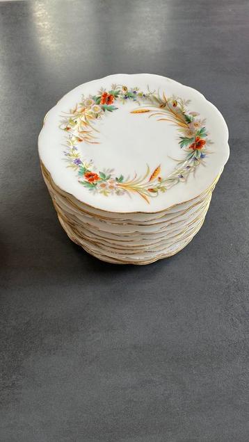 Servies van fijn porselein beschikbaar voor biedingen