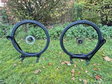 Nieuwe Shimano carbon disc wielen beschikbaar voor biedingen