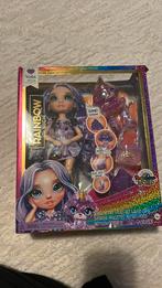 Barbie Rainbow High Classic Rainbow Fashion Violet, Kinderen en Baby's, Speelgoed | My Little Pony, Ophalen of Verzenden, Zo goed als nieuw