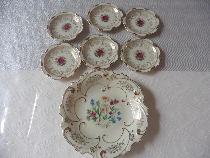Service à pralines ancien/porcelaine/décor fleuri, Antiquités & Art, Antiquités | Porcelaine, Enlèvement
