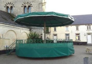 Podium (Kiosque de 7 m D/ 5.M H) LOCATION ou VENTE ., Enlèvement, Utilisé