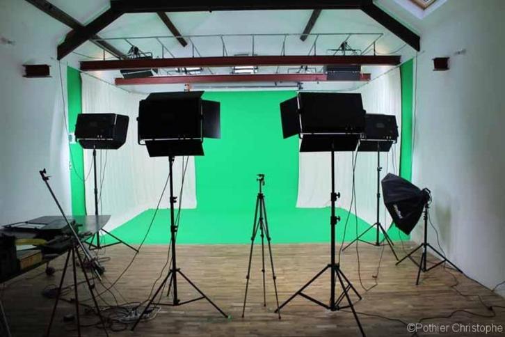 Location studio green key chromakey Bruxelles fond vert, TV, Hi-fi & Vidéo, Photo | Studio photo & Accessoires, Comme neuf, Studio photo complet