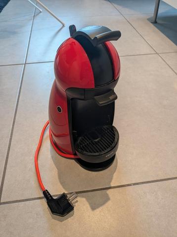 Dolce Gusto koffiezet + 25 cups en cuphouder beschikbaar voor biedingen